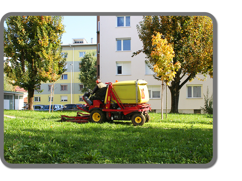 Urejanje zelenih površin - košnja, obžagovanje. striženje živih mej,...